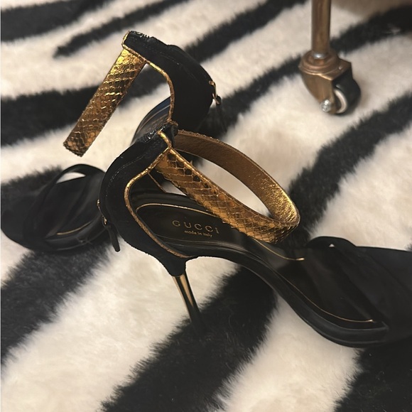 Great Condition- authentic gucci black/gold suede sandals 36 1/2 size 6.5/7 US - Picture 3 of 7